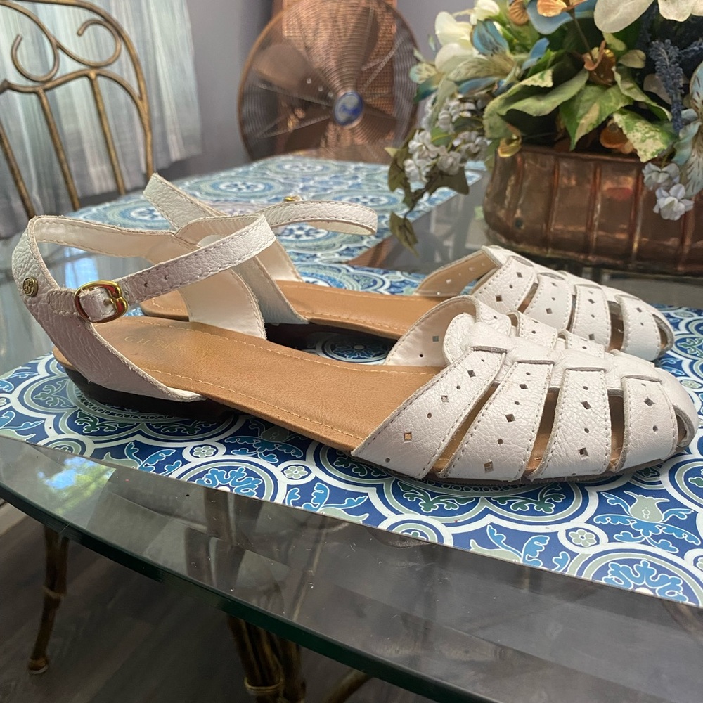 Shoes - Picture 2 of 4